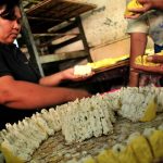 Proses pembuatan tahu aci, salah satu makanan khas Tegal
