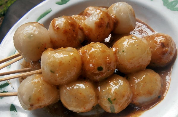 Cilok bumbu kacang wong tegal