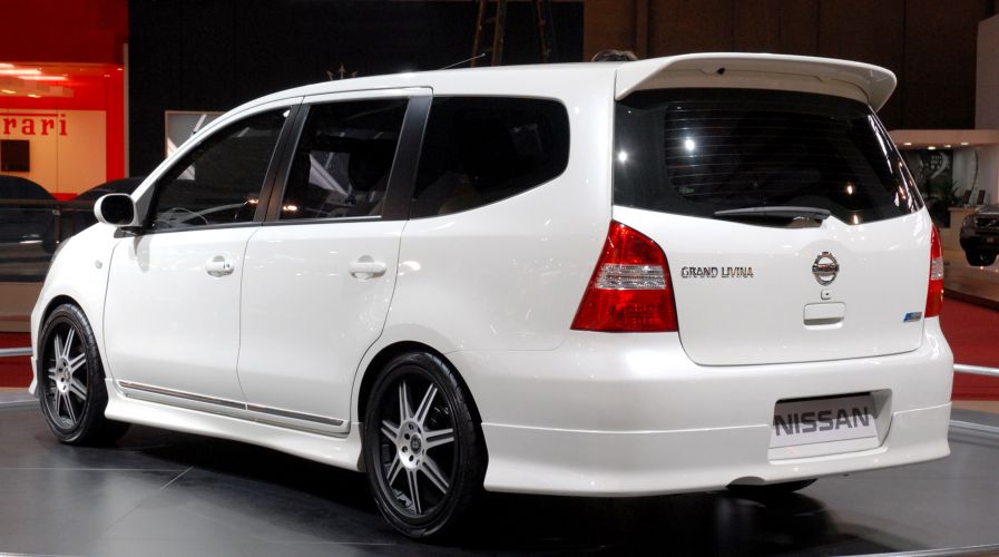 Mobil keluarga yang nyaman - Nissan Grand Livina