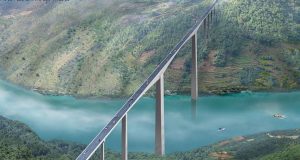 Jembatan Terpanjang di Dunia Mangjiedu Grand Bridge - yunnanadventure.com